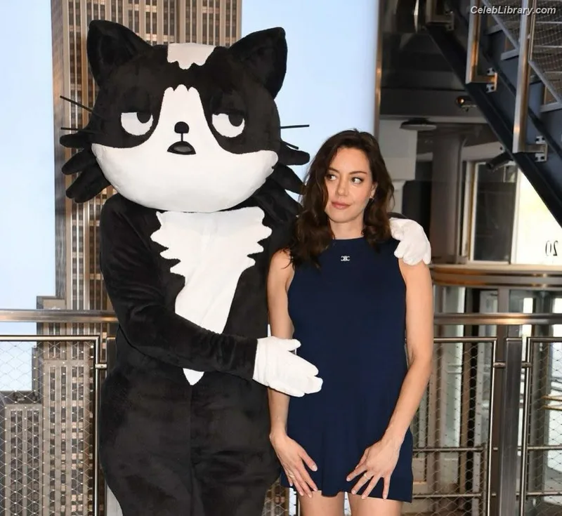 Aubrey Plaza photo 4 of 421