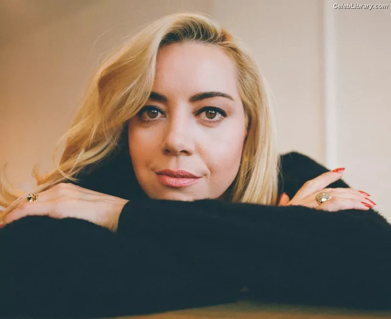 Aubrey Plaza photo 9 of 421
