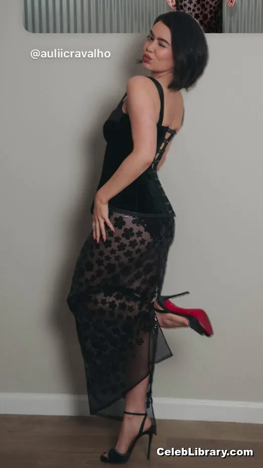 Auli'i Cravalho photo 24 of 422