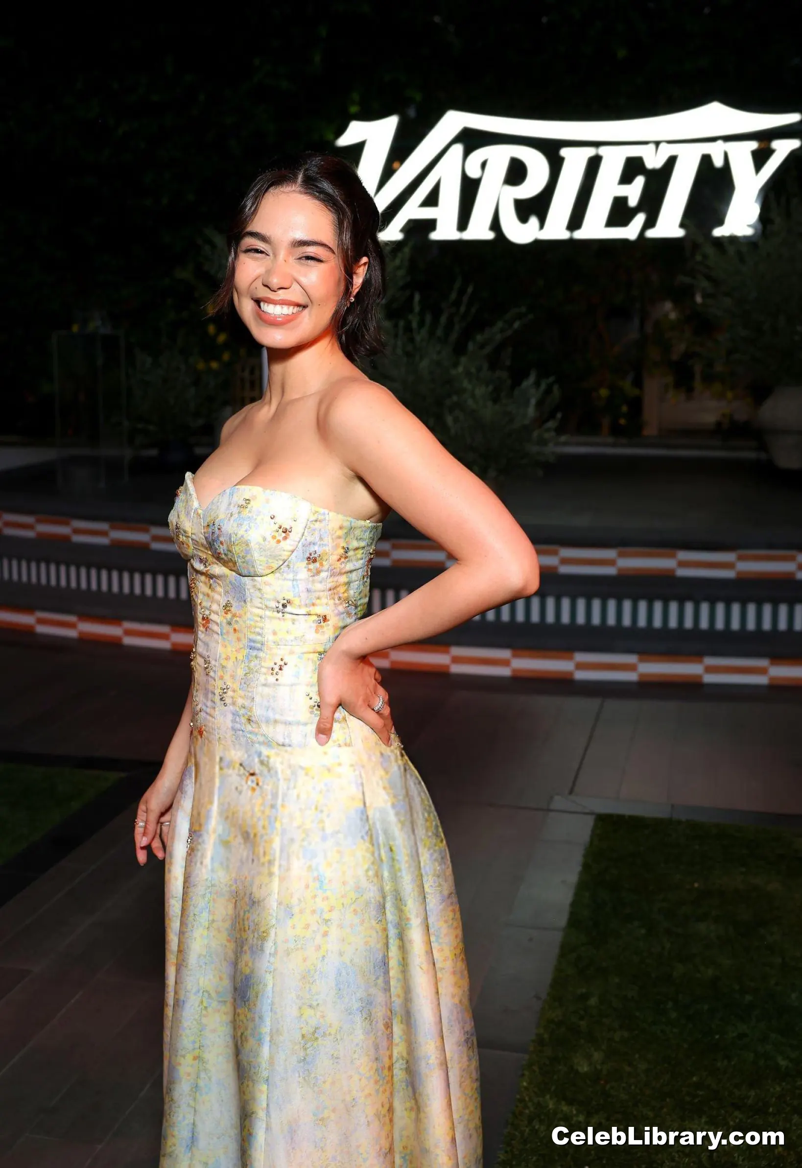 Auli'i Cravalho photo 1 of 422