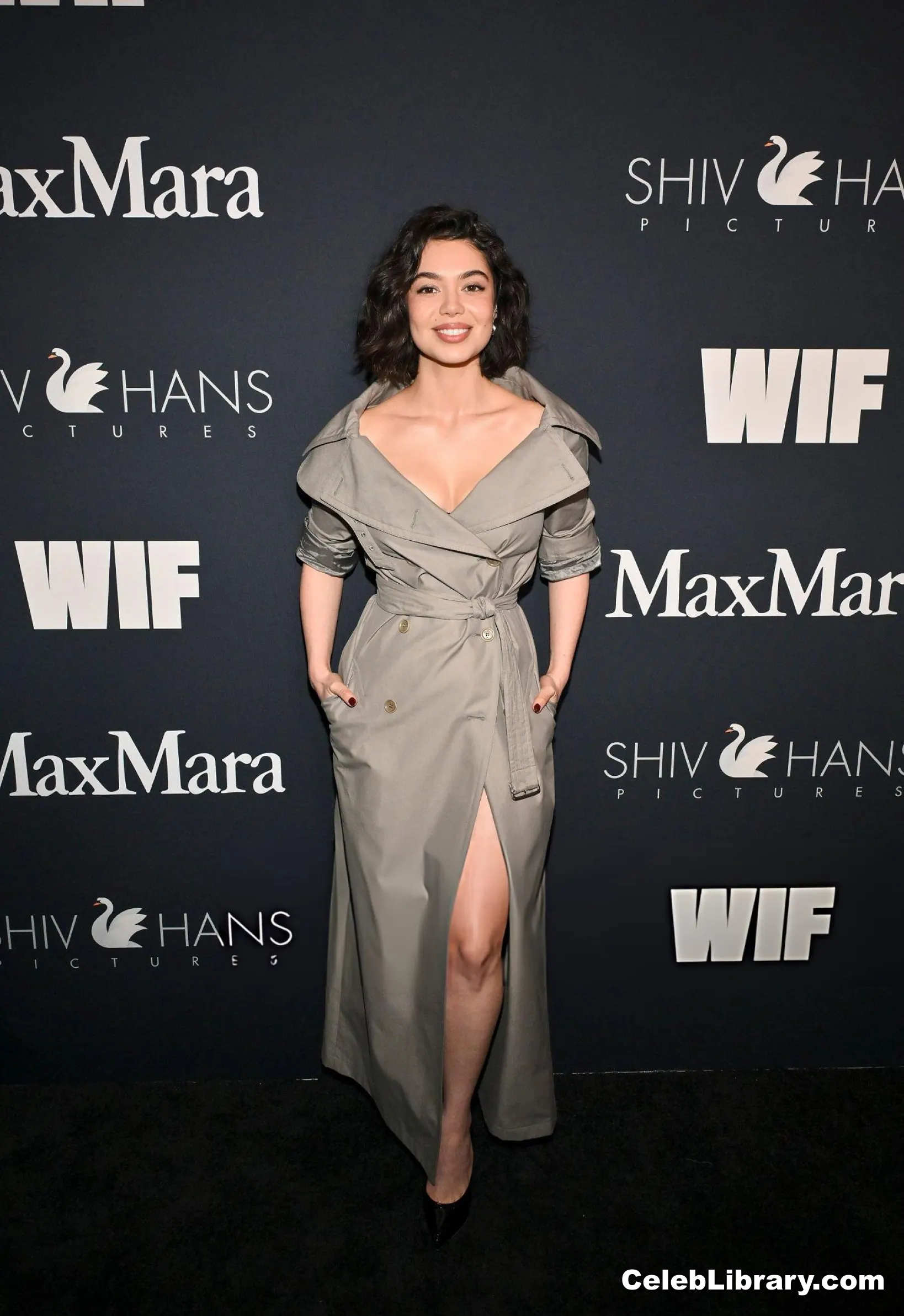 Auli'i Cravalho photo 2 of 422