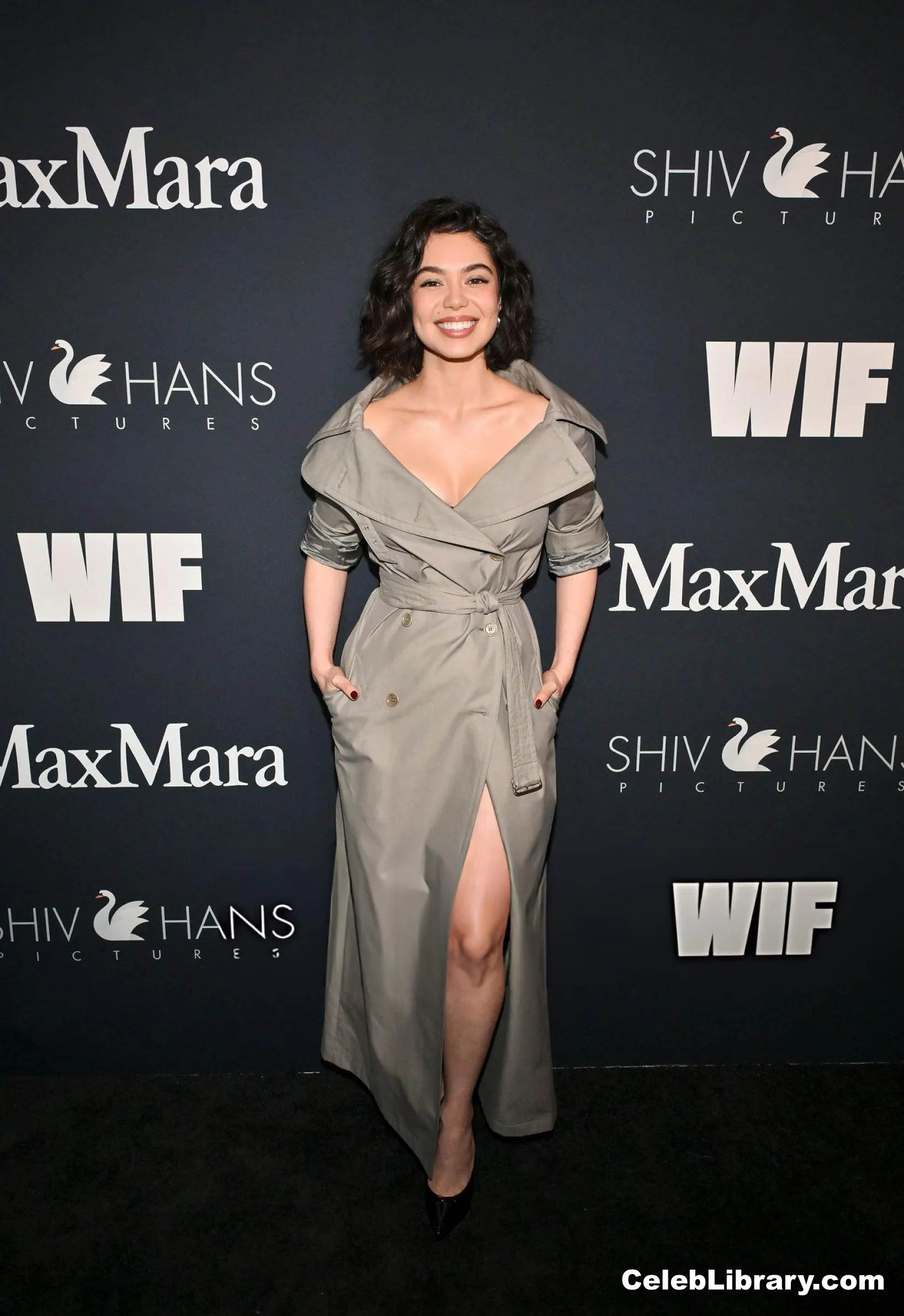 Auli'i Cravalho photo 13 of 422
