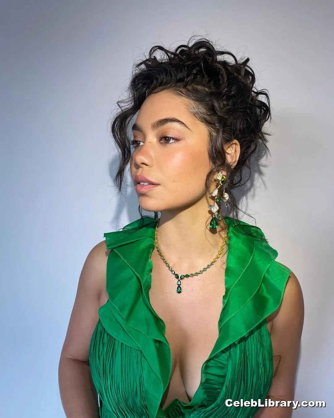 Auli'i Cravalho photo 15 of 422