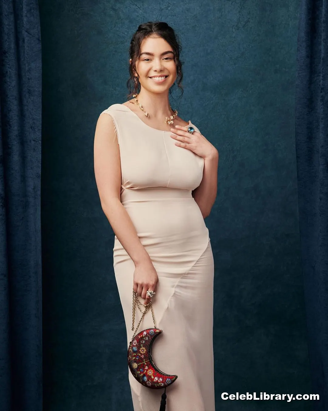 Auli'i Cravalho photo 19 of 422