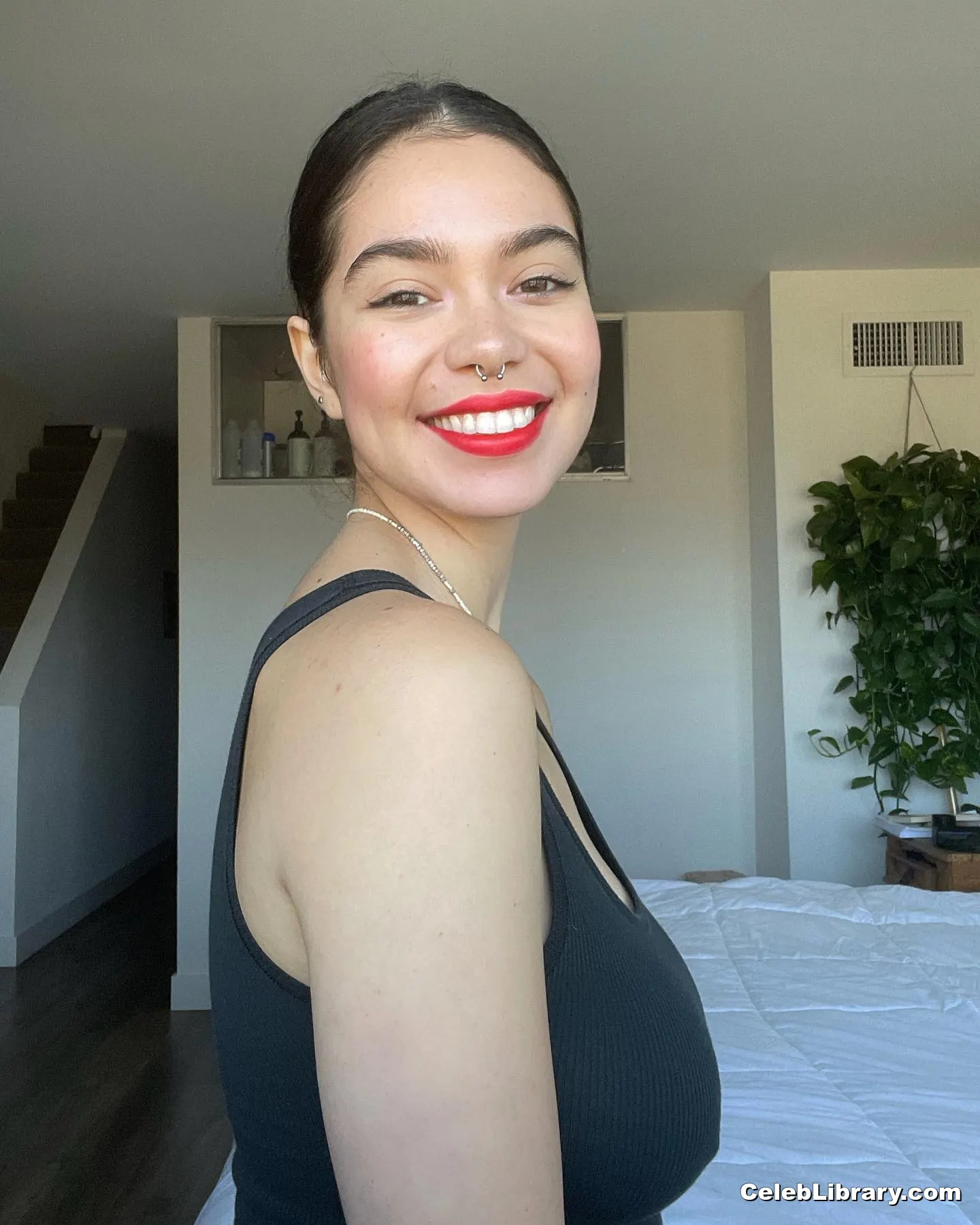 Auli'i Cravalho photo 23 of 422
