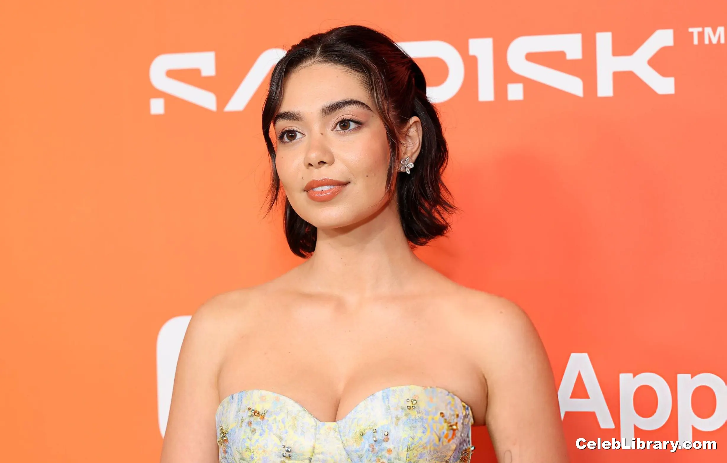 Auli'i Cravalho photo 24 of 422