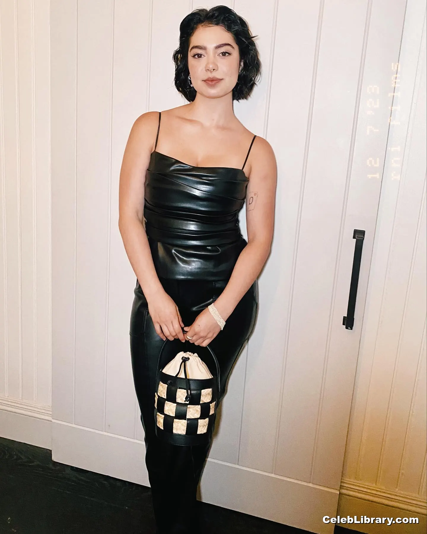 Auli'i Cravalho photo 11 of 422
