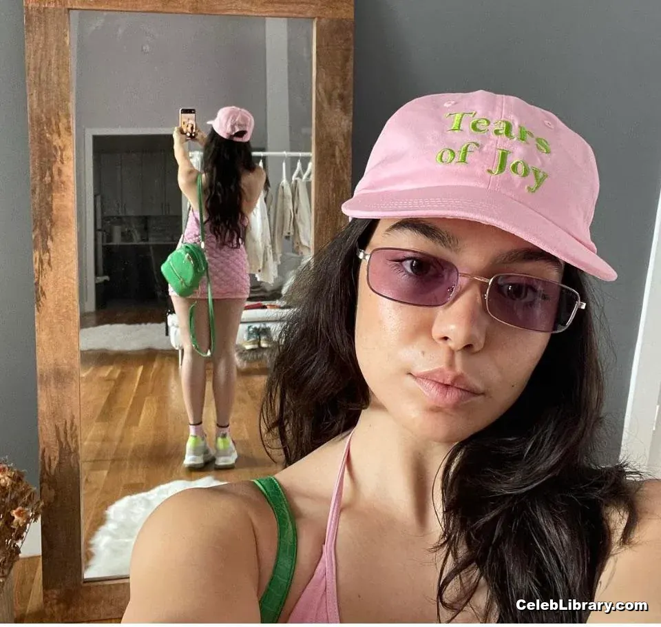 Auli'i Cravalho photo 13 of 422