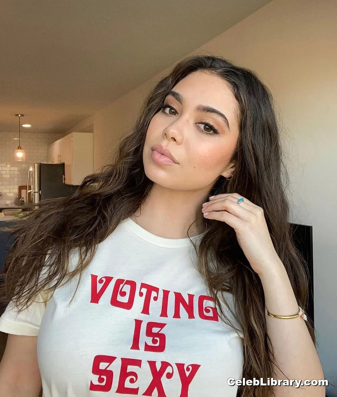 Auli'i Cravalho photo 19 of 422