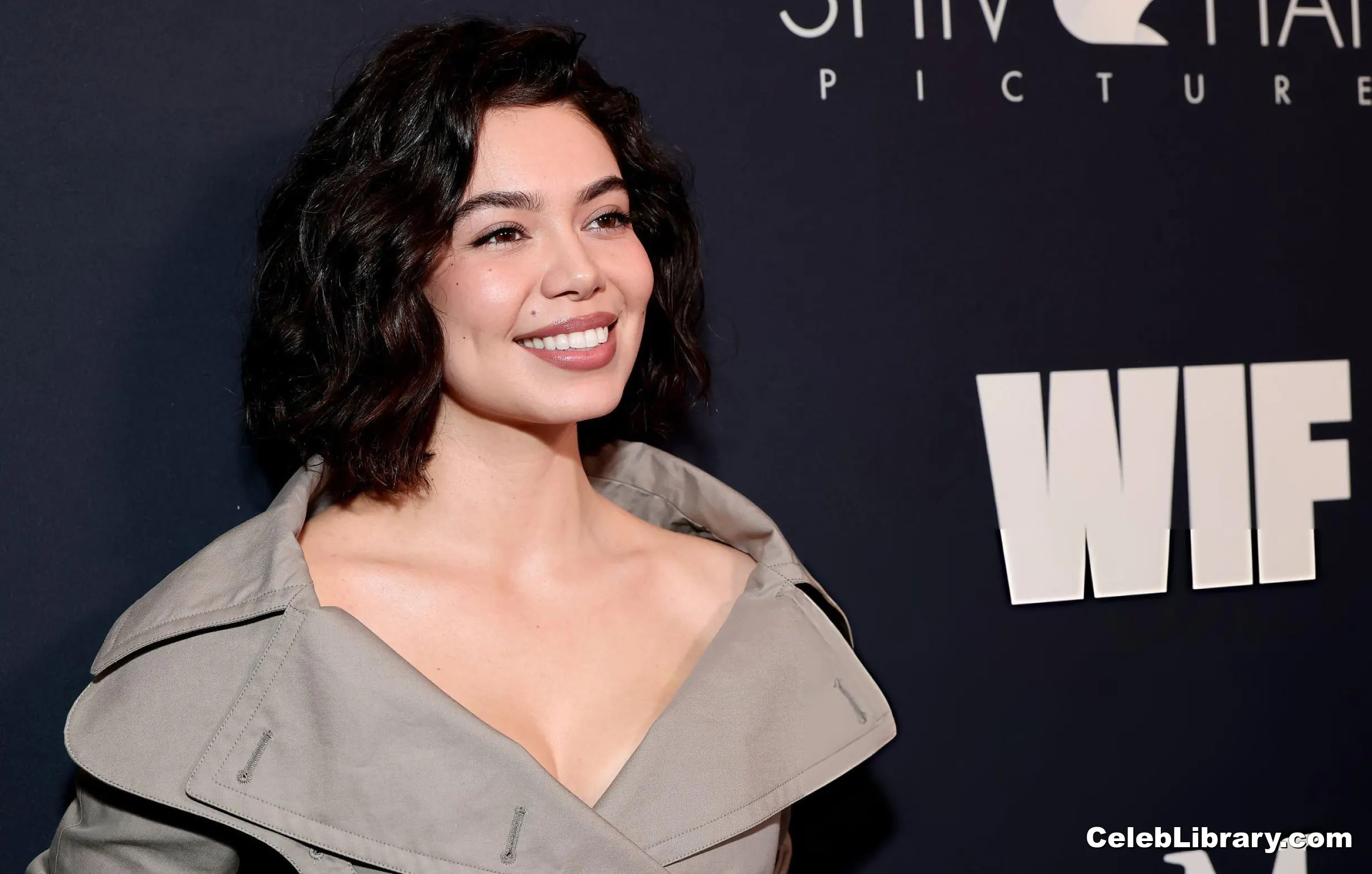 Auli'i Cravalho photo 21 of 422