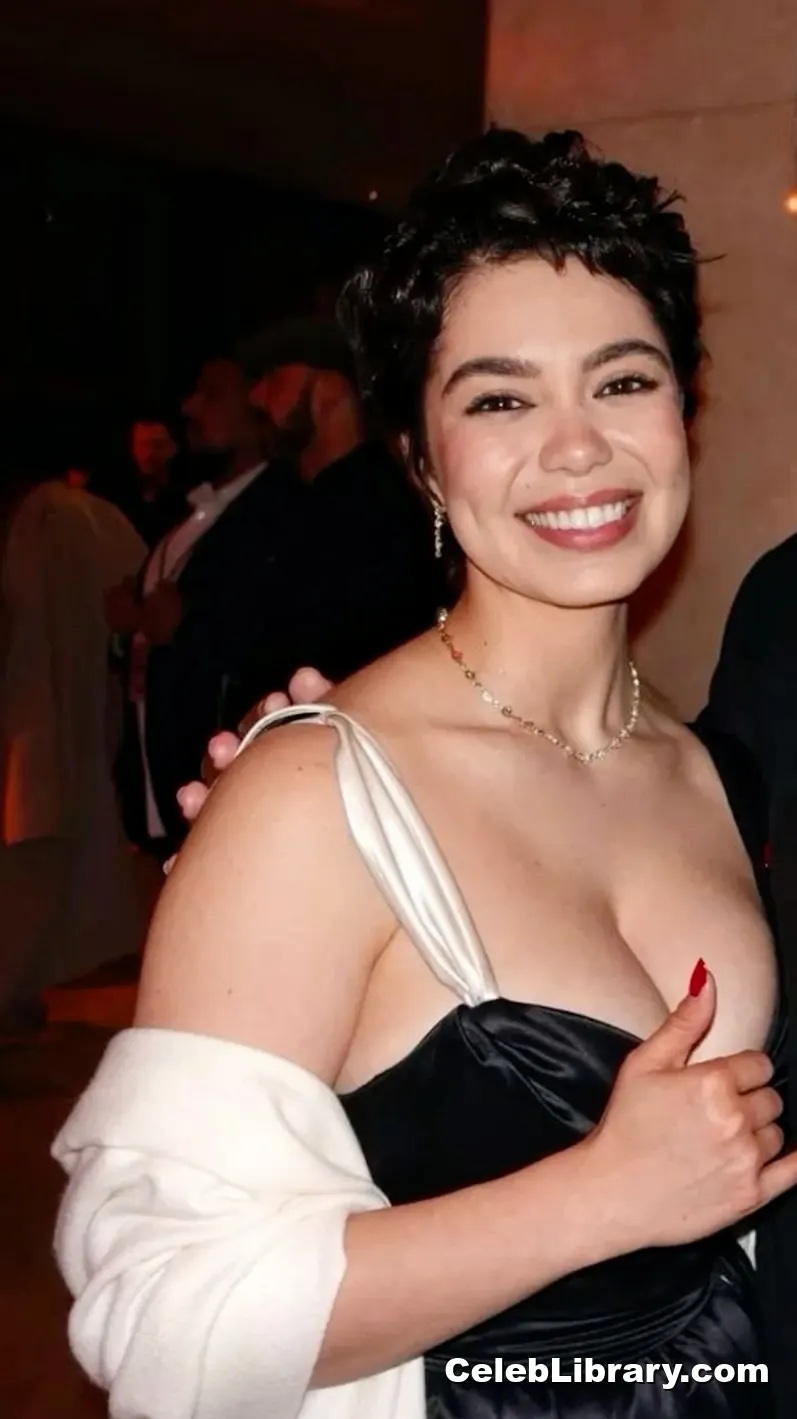 Auli'i Cravalho photo 7 of 422