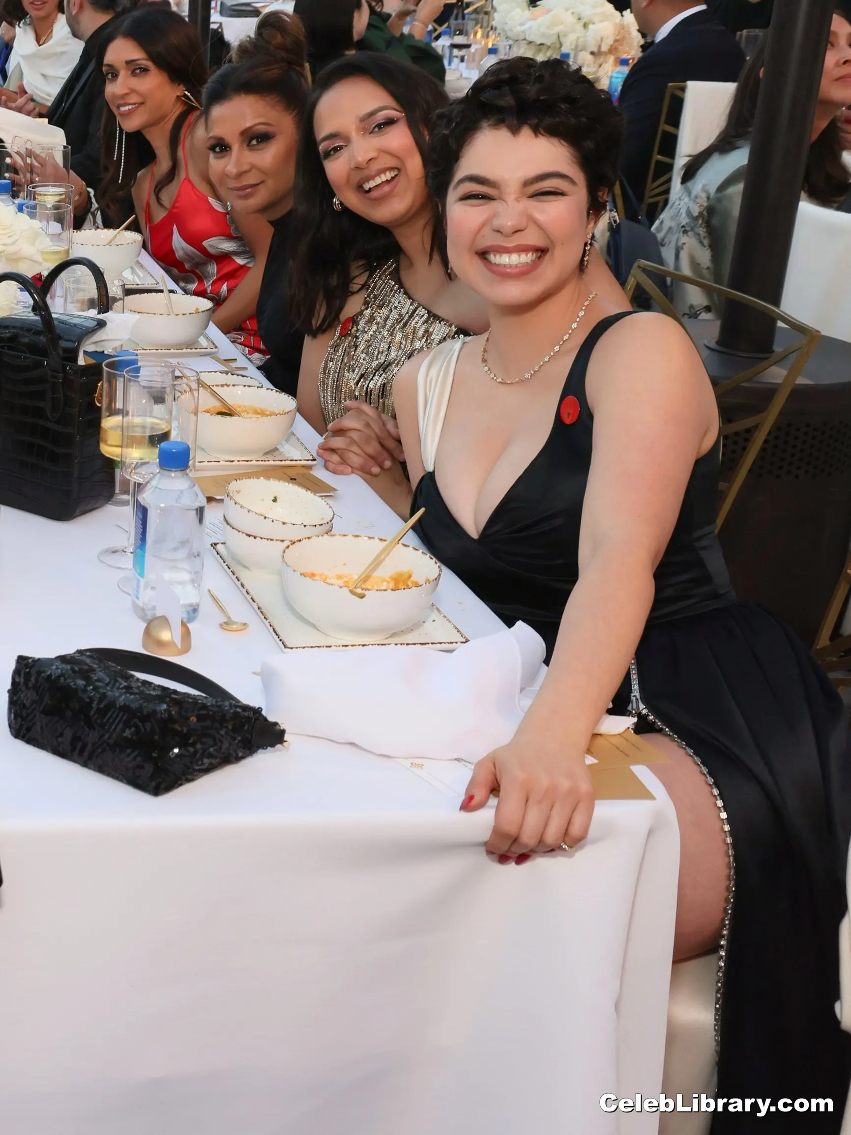 Auli'i Cravalho photo 10 of 422