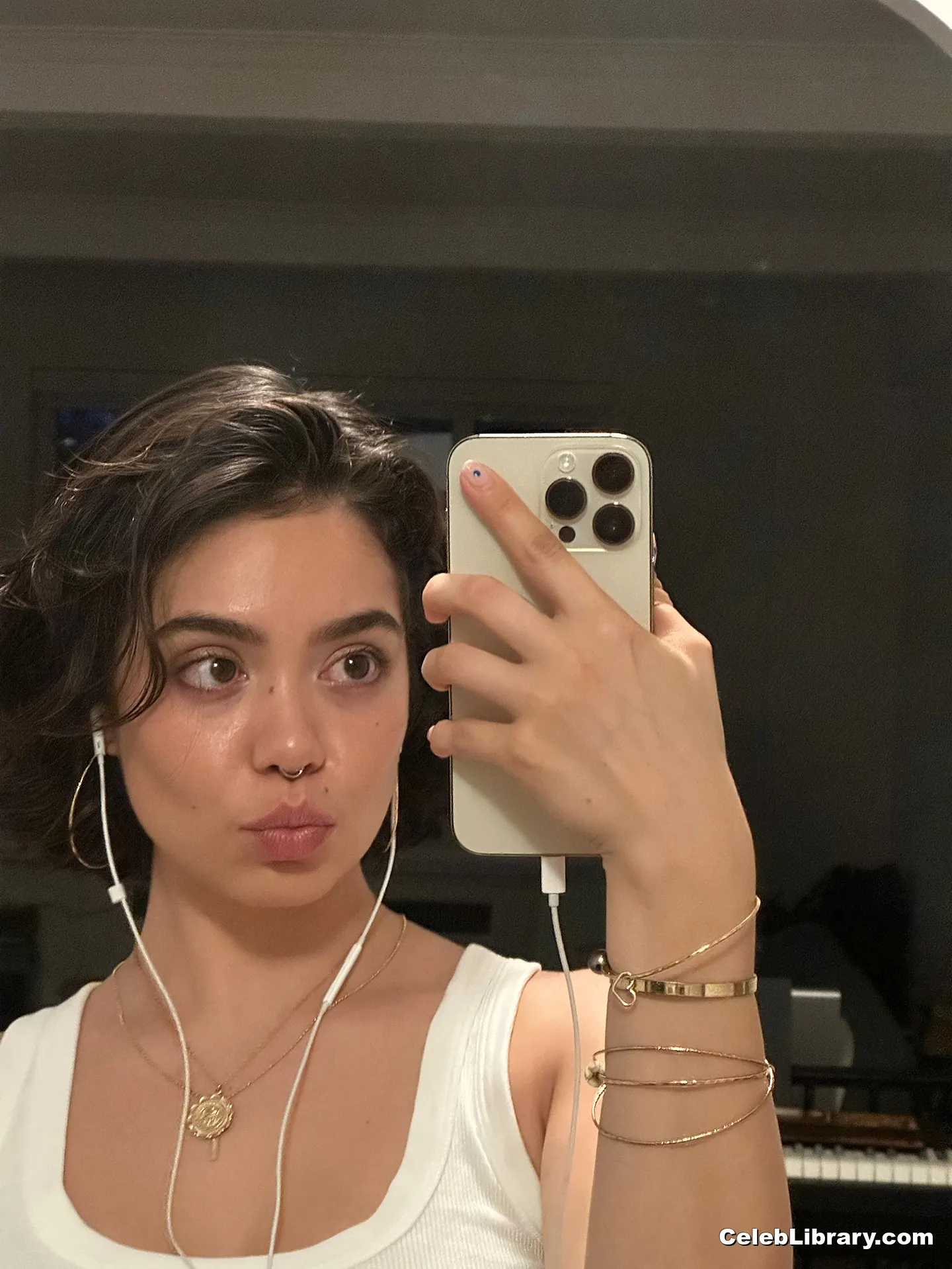 Auli'i Cravalho photo 13 of 422