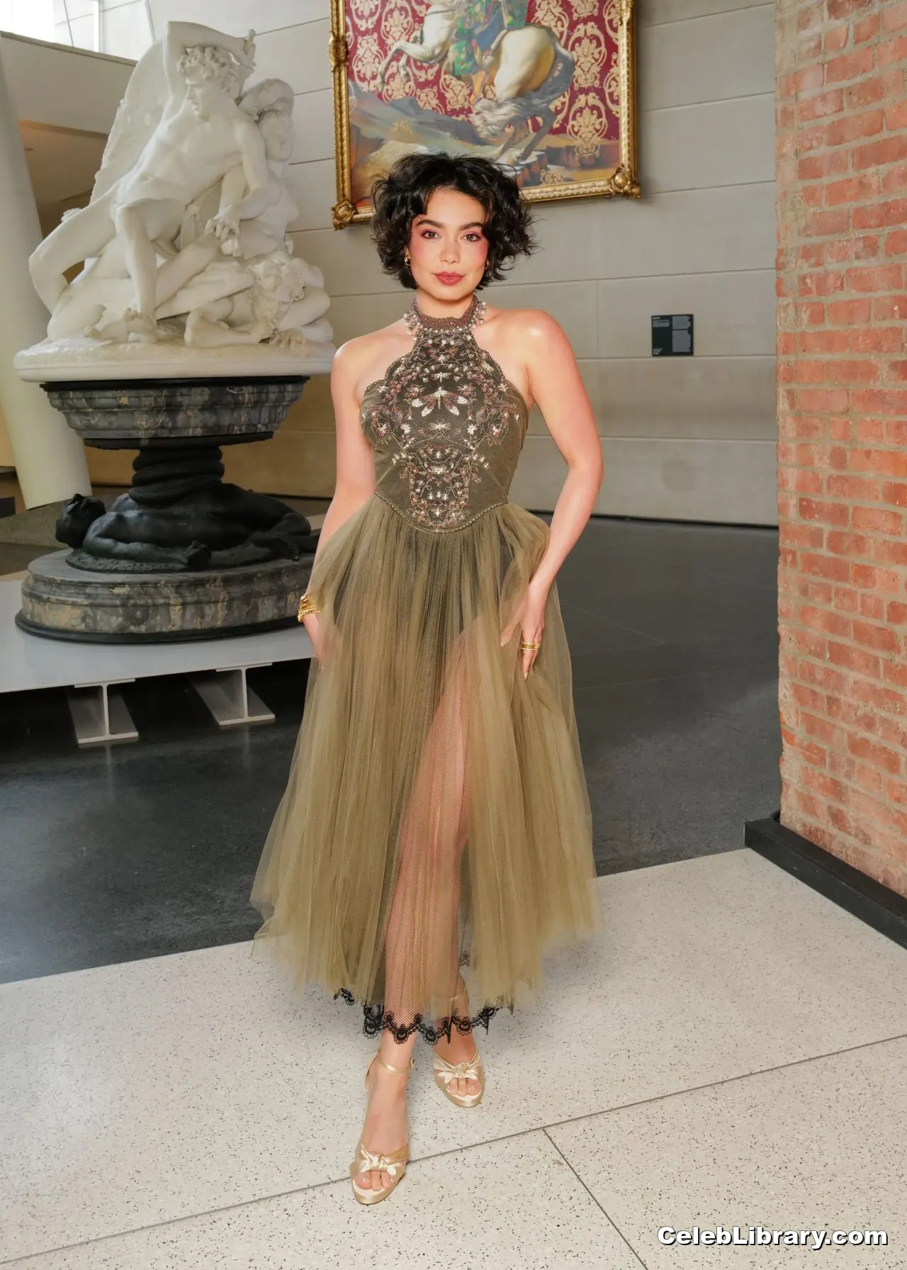 Auli'i Cravalho photo 18 of 422