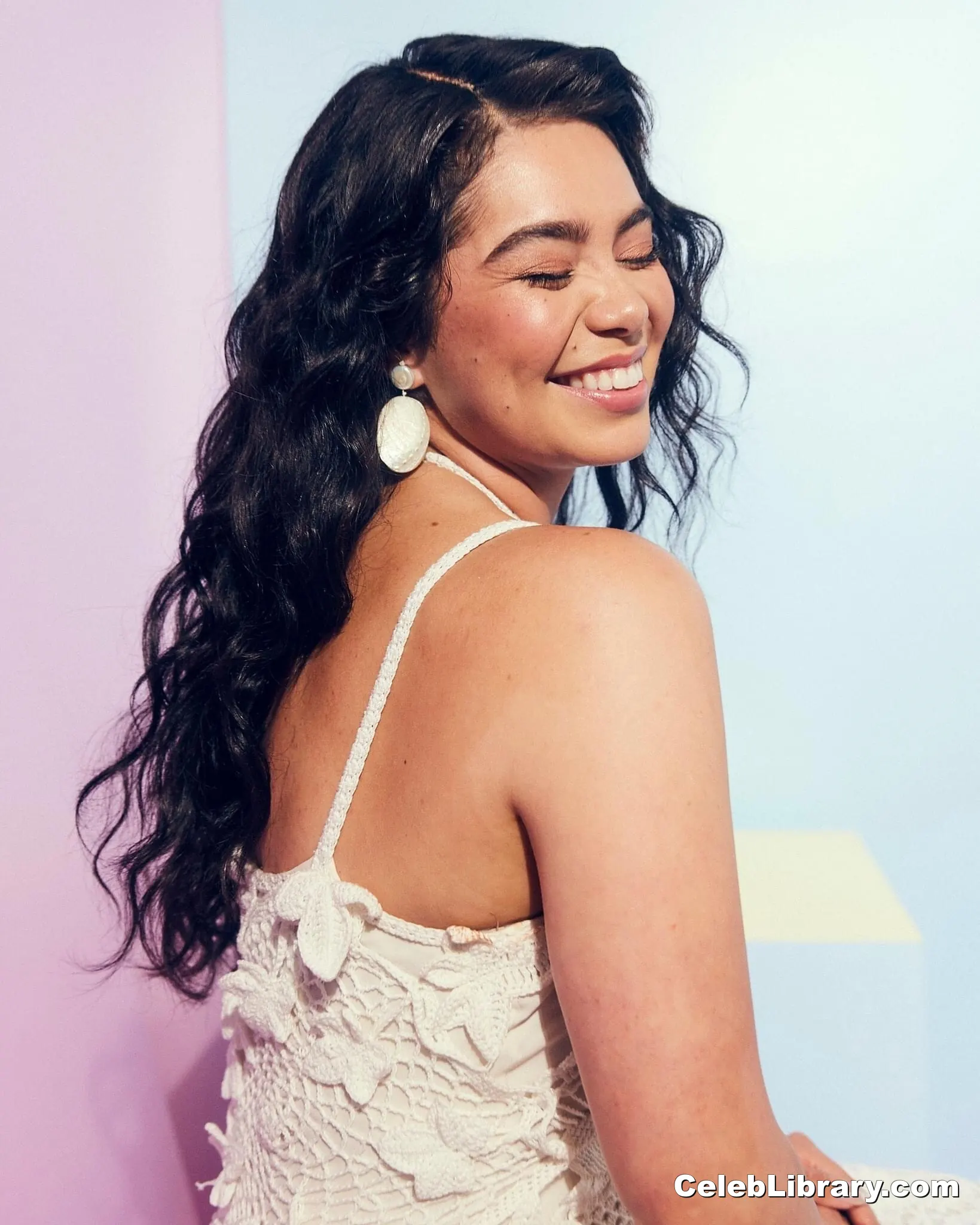 Auli'i Cravalho photo 9 of 422