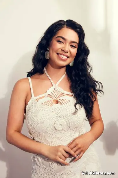Auli'i Cravalho photo 11 of 422