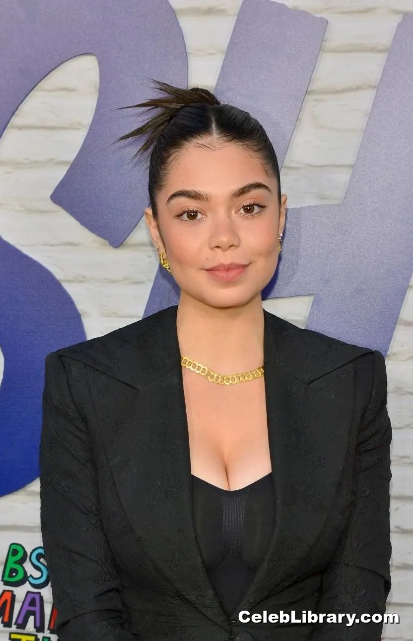 Auli'i Cravalho photo 7 of 422