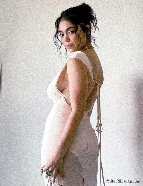 Auli'i Cravalho photo 14 of 422