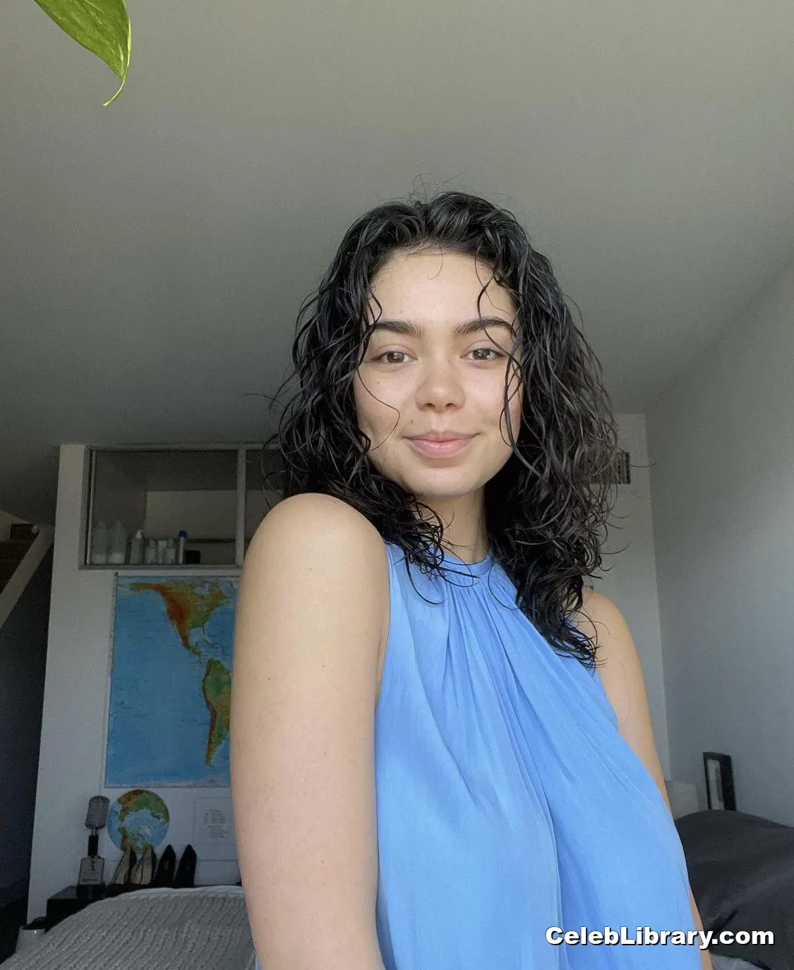 Auli'i Cravalho photo 21 of 422