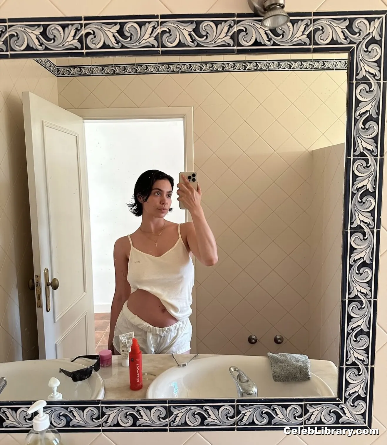Auli'i Cravalho photo 21 of 422