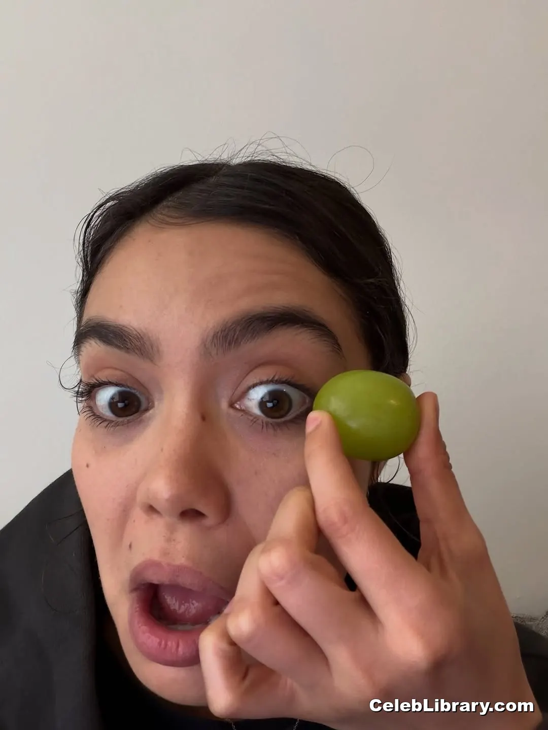 Auli'i Cravalho photo 12 of 422