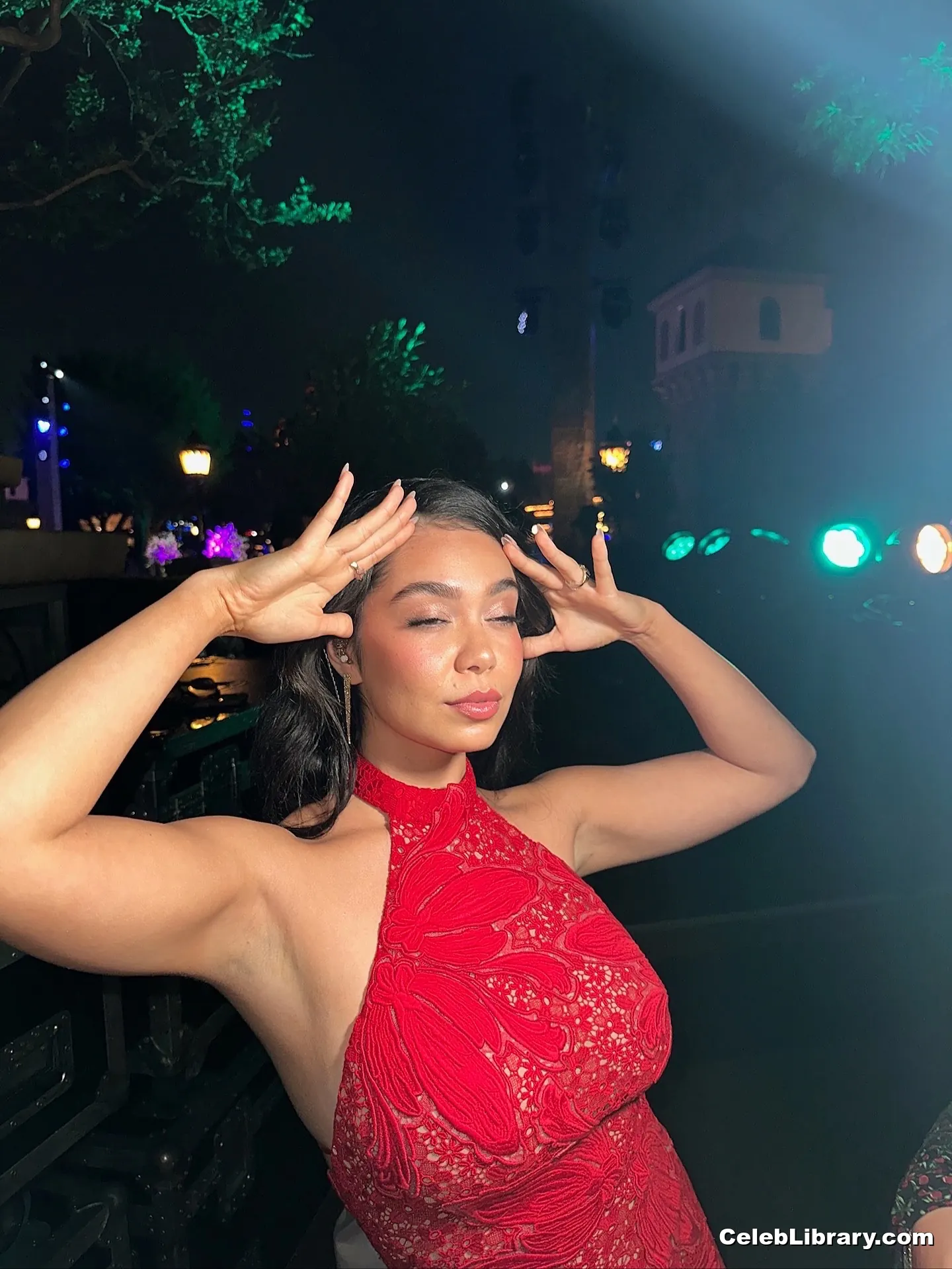 Auli'i Cravalho photo 24 of 422