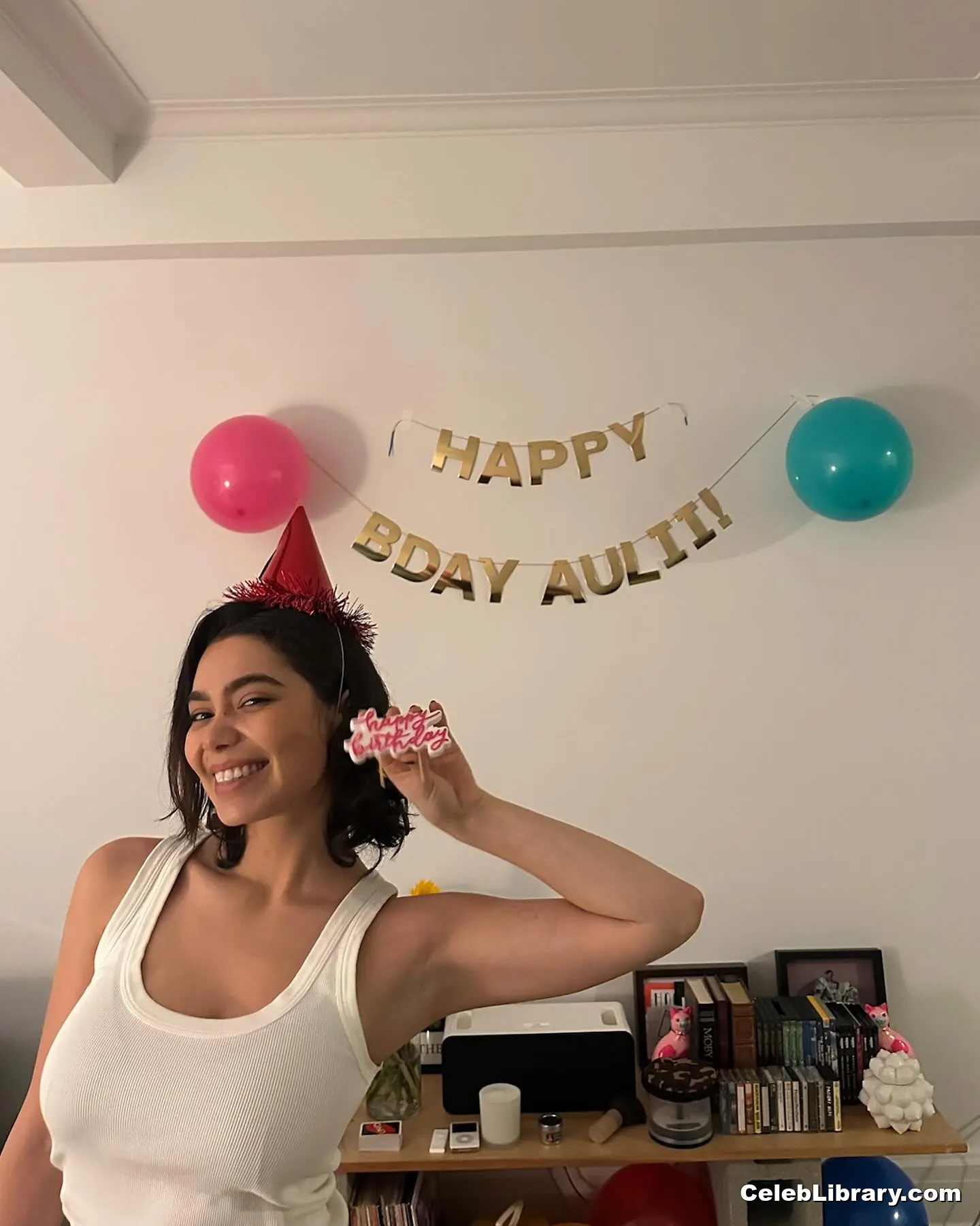Auli'i Cravalho photo 9 of 422