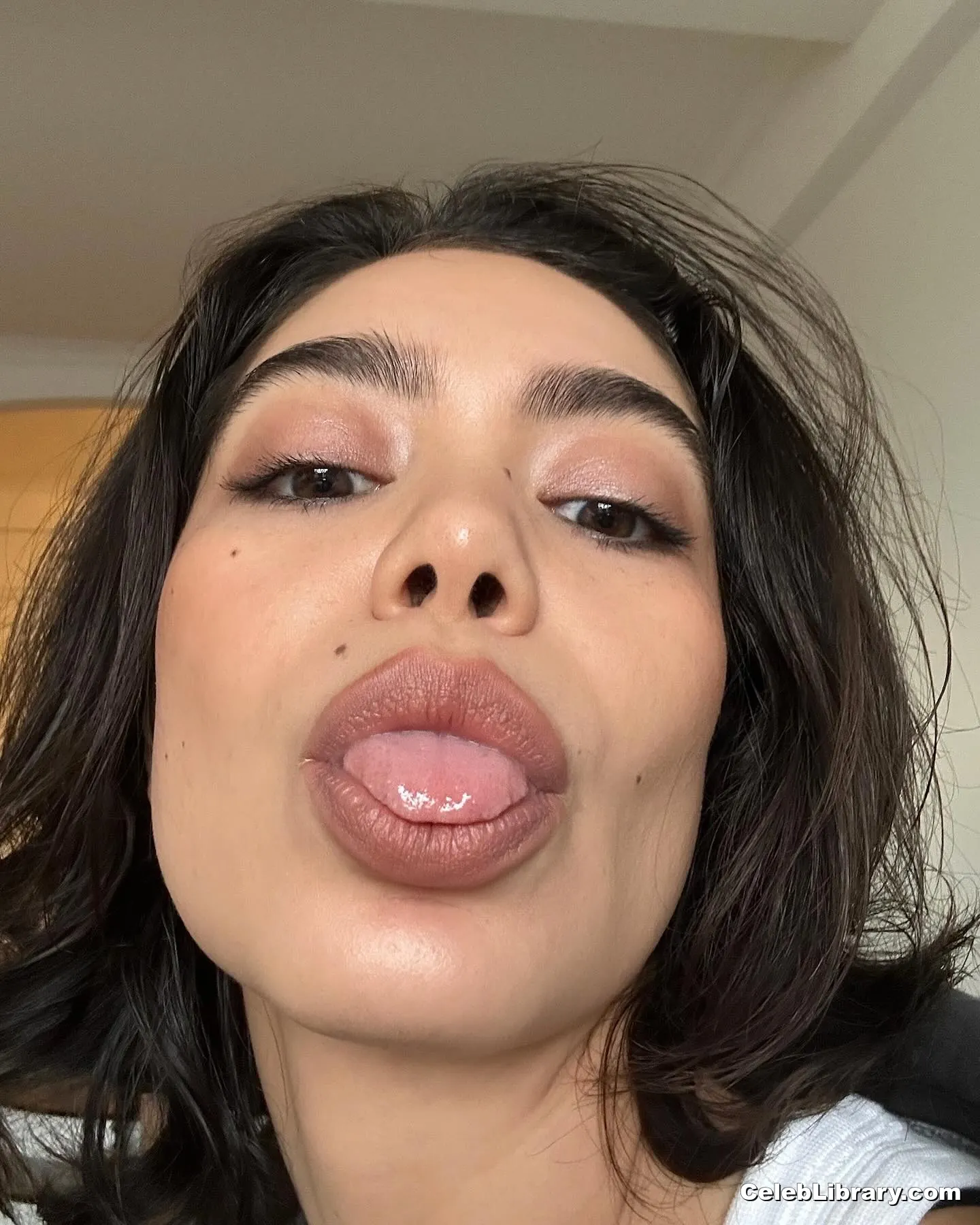 Auli'i Cravalho photo 10 of 422