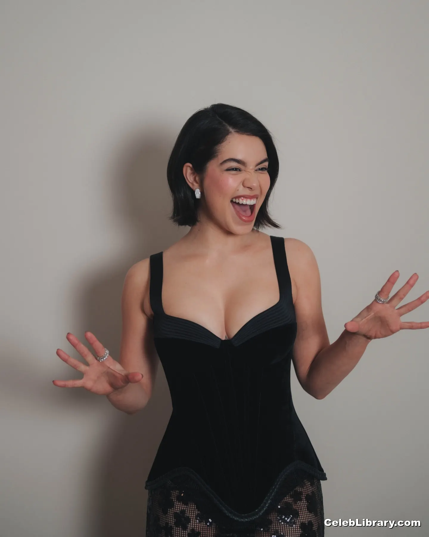 Auli'i Cravalho photo 11 of 422