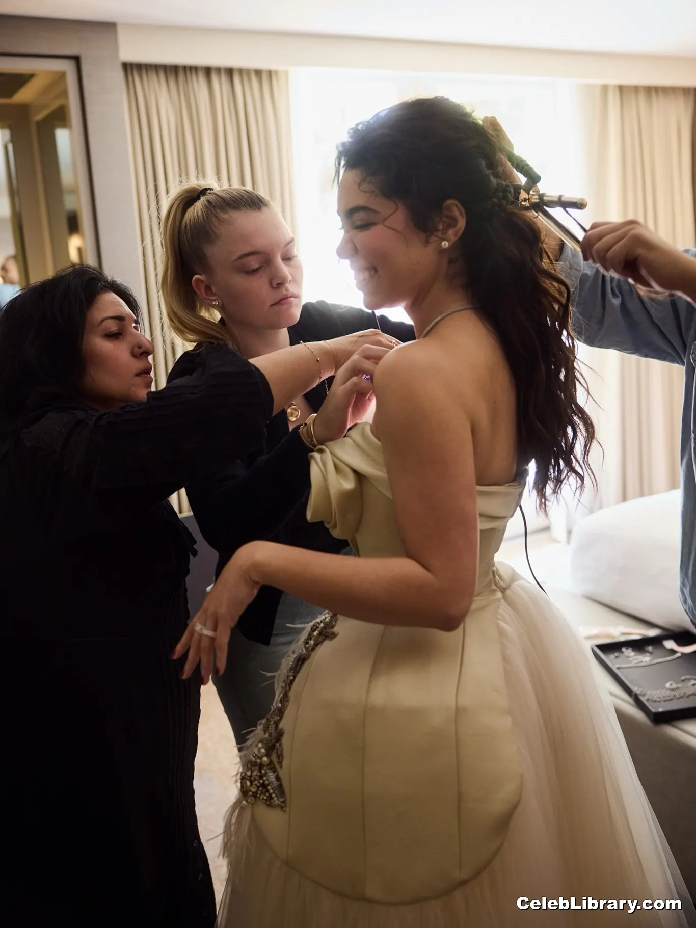 Auli'i Cravalho photo 16 of 422