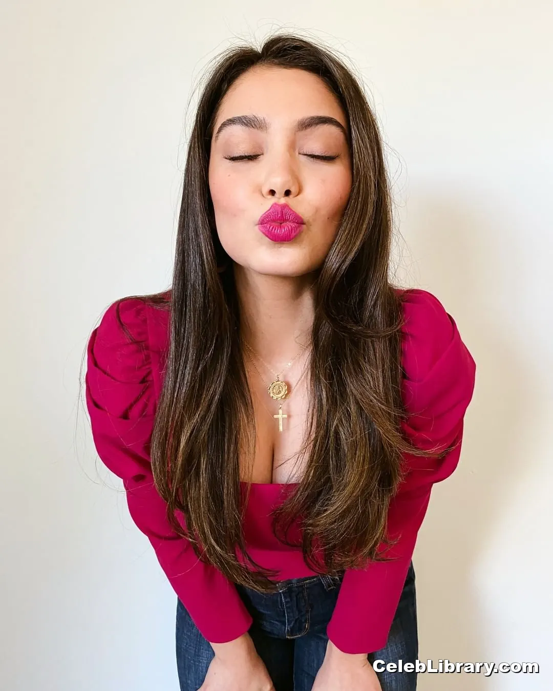 Auli'i Cravalho photo 6 of 422
