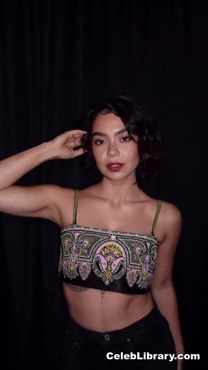 Auli'i Cravalho photo 11 of 422