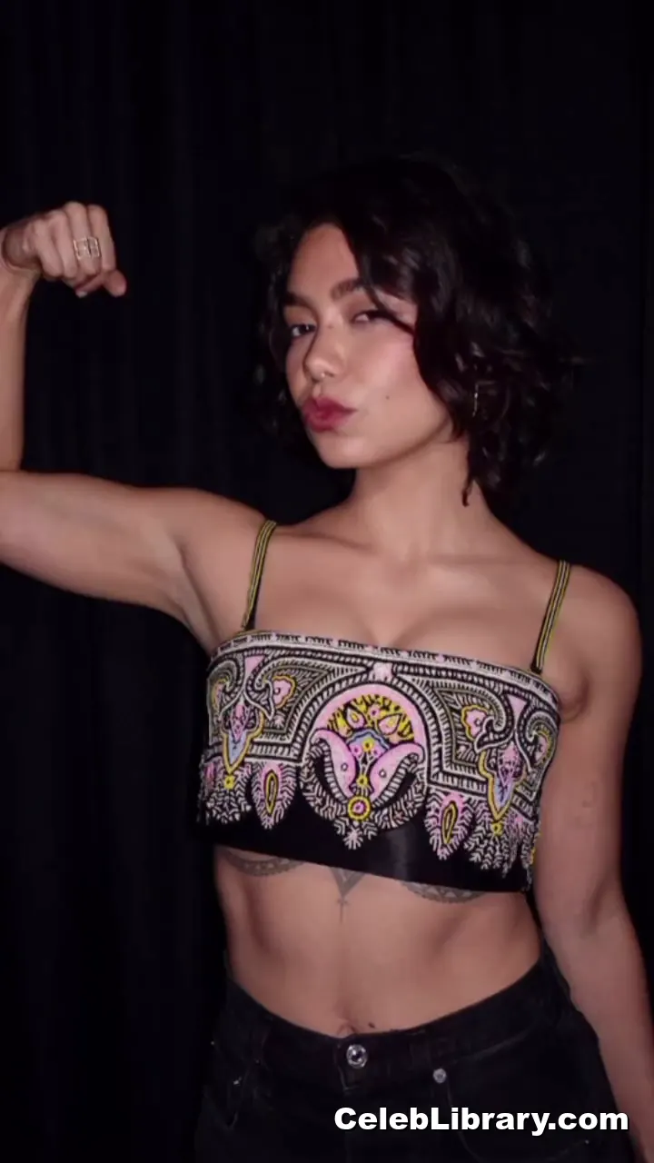Auli'i Cravalho photo 15 of 422