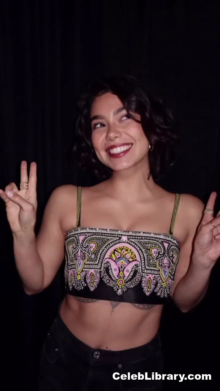 Auli'i Cravalho photo 16 of 422