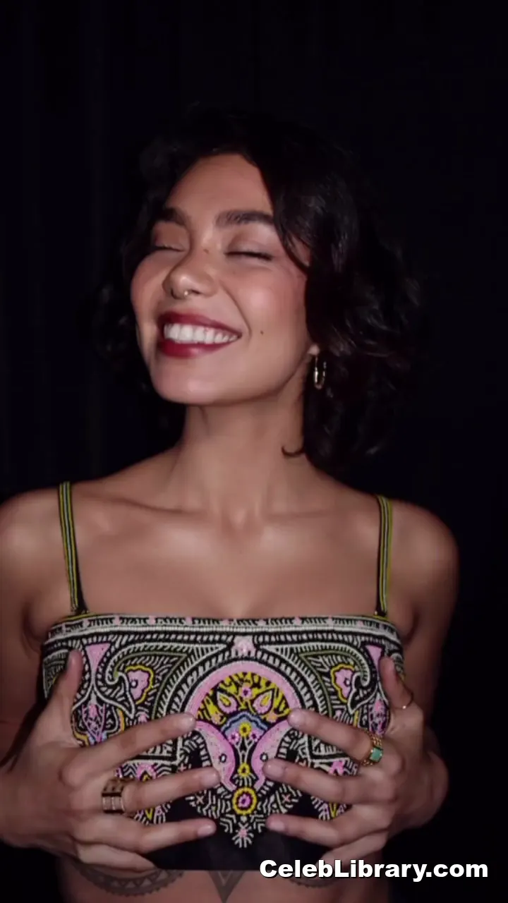 Auli'i Cravalho photo 18 of 422