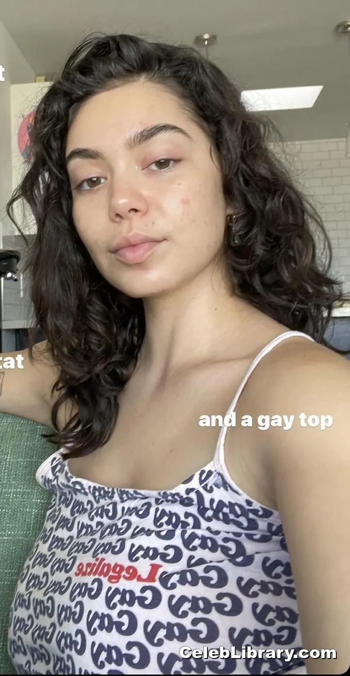Auli'i Cravalho photo 2 of 422