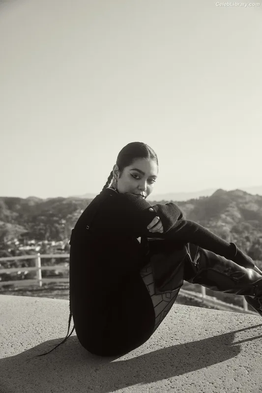 Auli'i Cravalho photo 9 of 423
