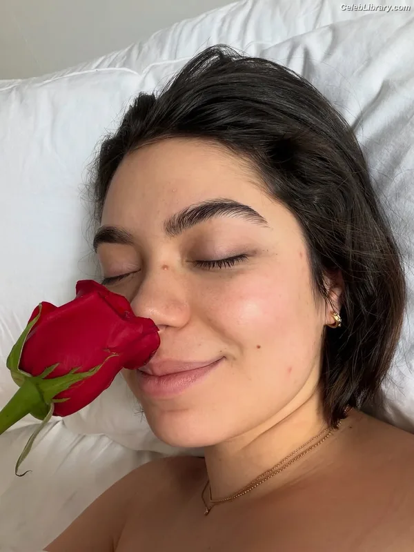 Auli'i Cravalho photo 16 of 423