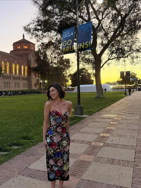 Auli'i Cravalho photo 19 of 423