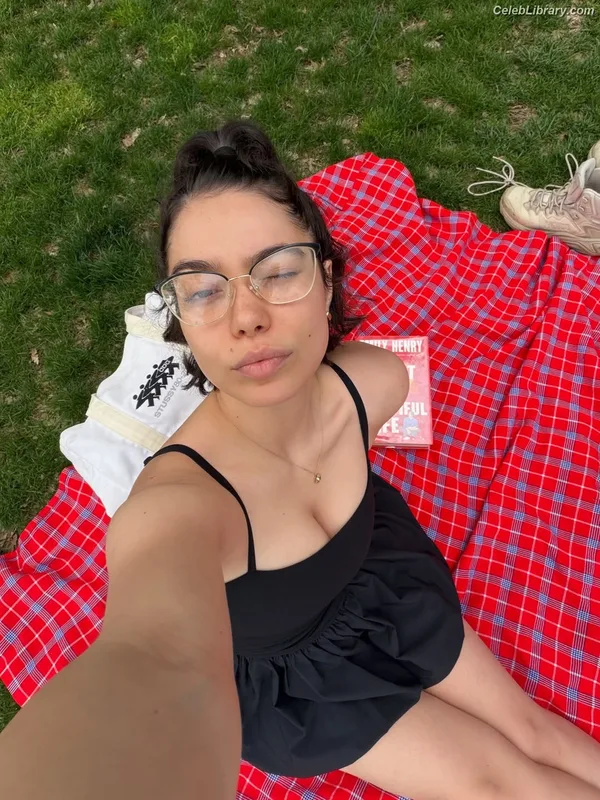 Auli'i Cravalho photo 22 of 423