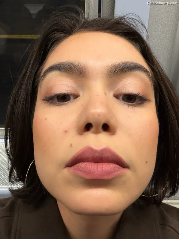 Auli'i Cravalho photo 24 of 423