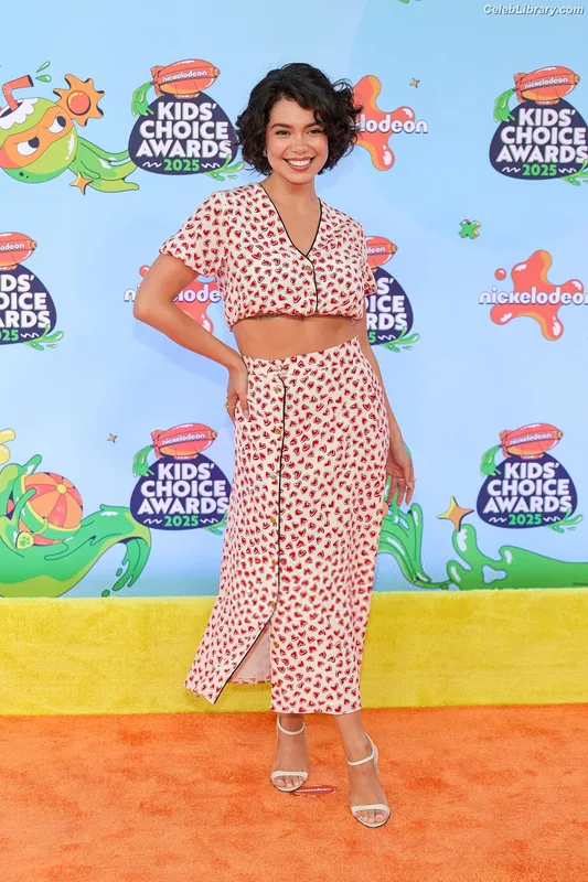 Auli'i Cravalho photo 3 of 423