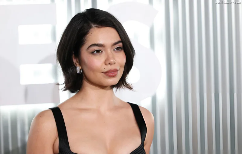 Auli'i Cravalho photo 10 of 423