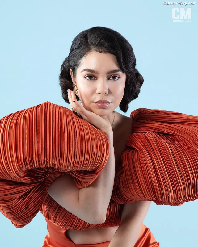 Auli'i Cravalho photo 15 of 423