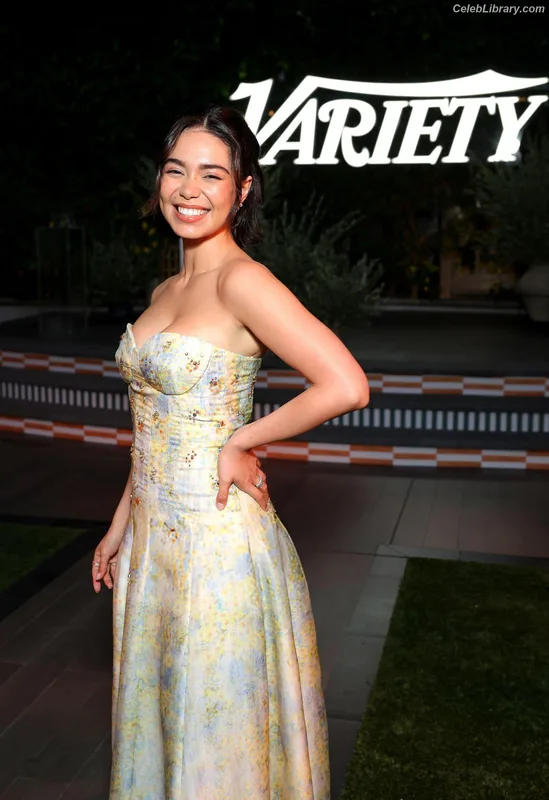 Auli'i Cravalho photo 1 of 423