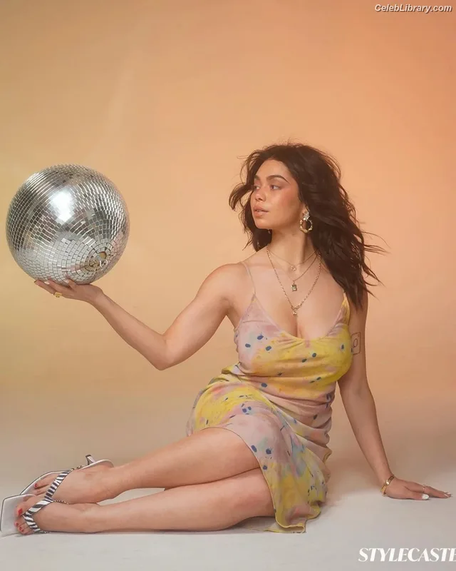 Auli'i Cravalho photo 8 of 423