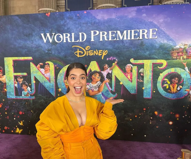 Auli'i Cravalho photo 10 of 423