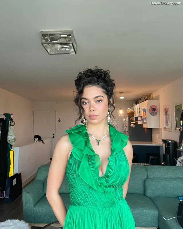 Auli'i Cravalho photo 14 of 423