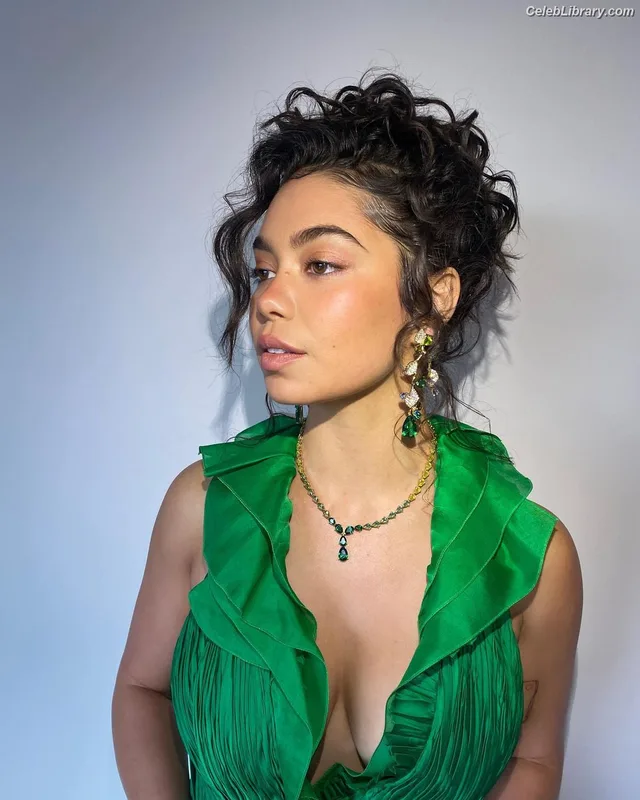 Auli'i Cravalho photo 15 of 423