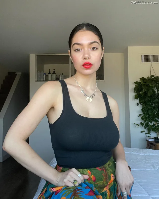 Auli'i Cravalho photo 22 of 423